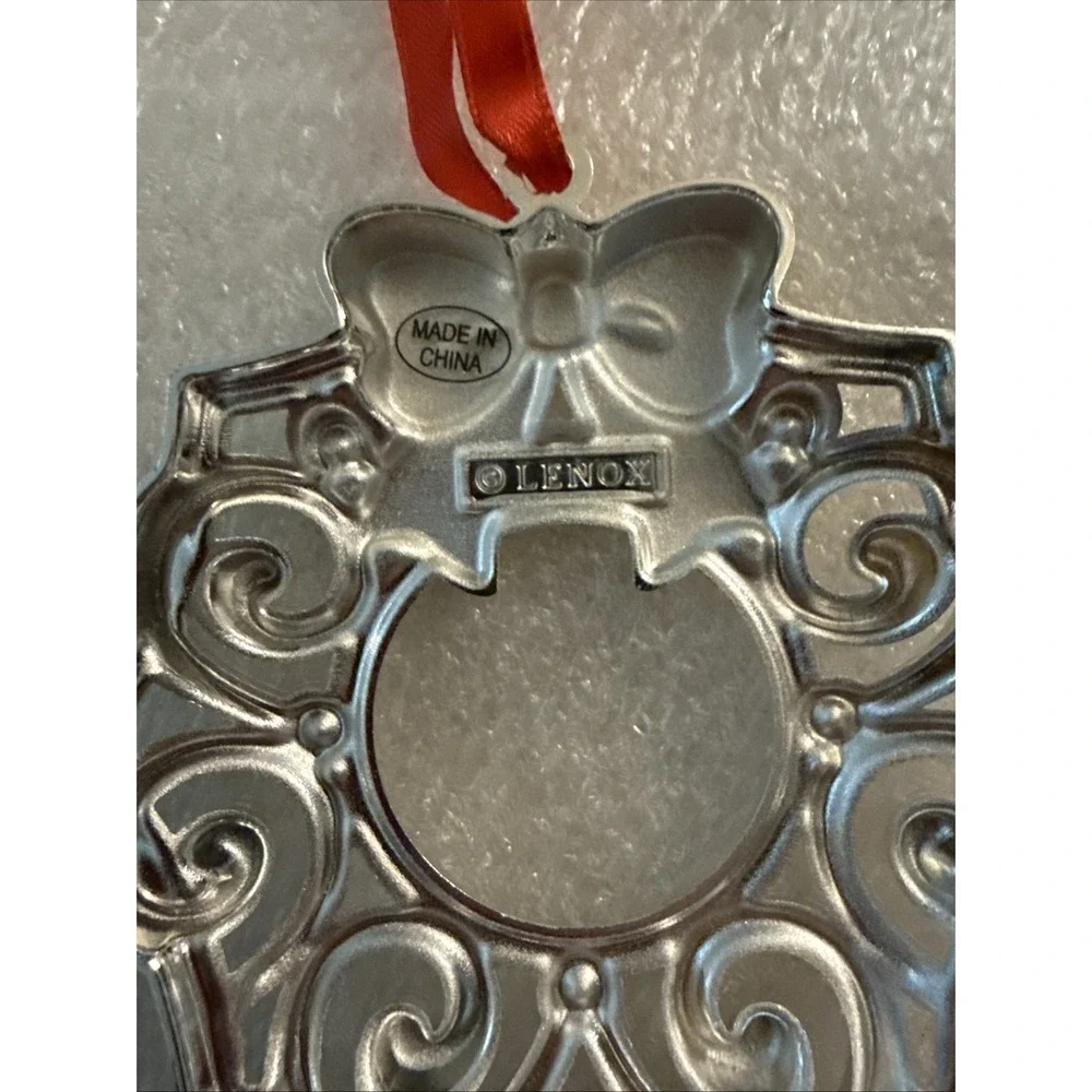 Lenox Sparkle and Scroll Wreath Christmas Ornament Pre Owned